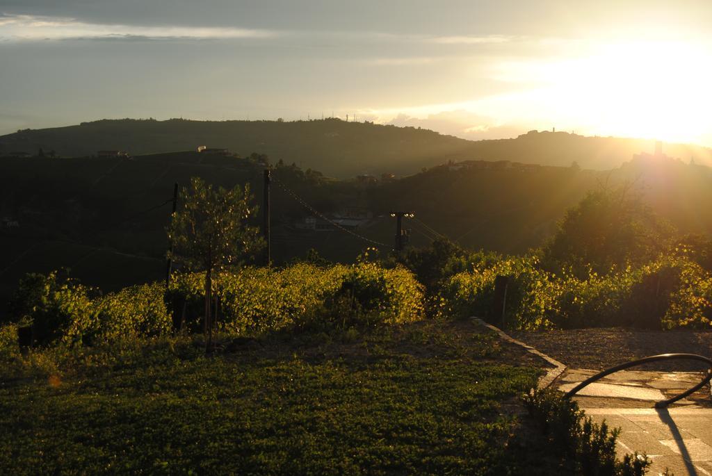 Agriturismo I Grappoli Серралунга-д'Альба Экстерьер фото
