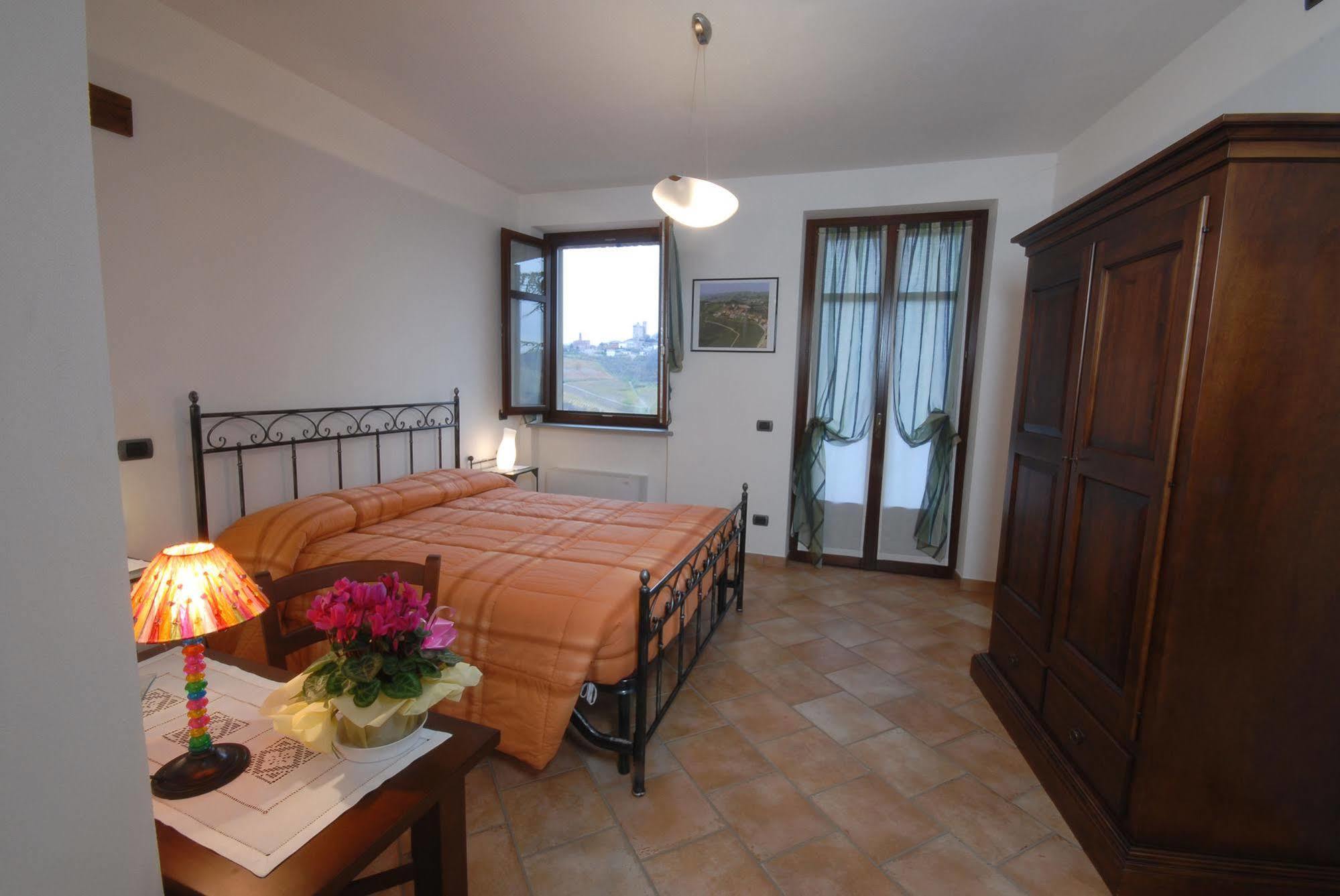 Agriturismo I Grappoli Серралунга-д'Альба Экстерьер фото
